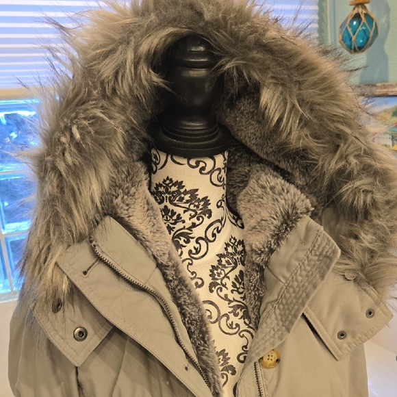 Hollister Gray Utility Jacket with Faux Fur Hood - Picture 2 of 13
